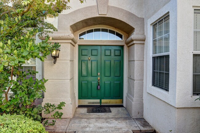 Building Photo - 1599 E La Quinta Dr