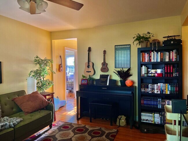Living Room - 715 S Washington St