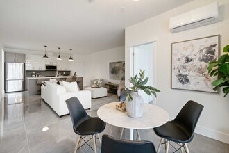 Building Photo - 1414 Main St