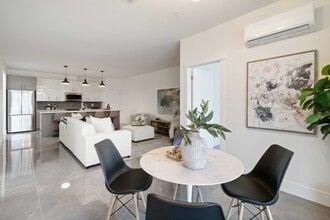 Building Photo - 1414 Main St