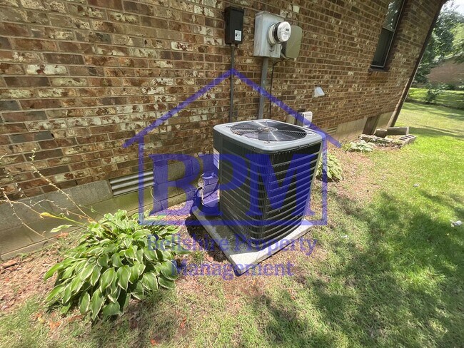 Building Photo - 1510 Falcon Dr
