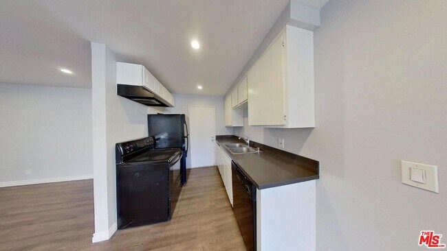 Foto del edificio - 525 N Sycamore Ave