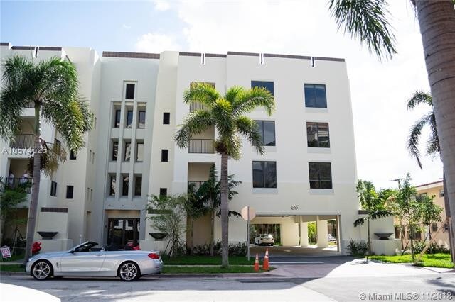 Foto del edificio - 26 Santillane Ave