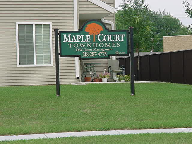 Foto del edificio - Maple Court Townhomes