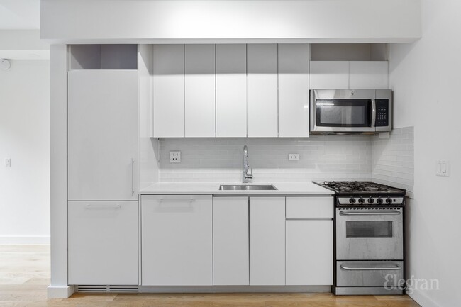 Building Photo - 48 E 132nd St