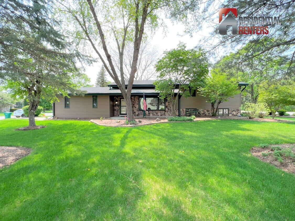 16775 Esquire Ct, Germantown, WI 53022 House Rental in Germantown, WI