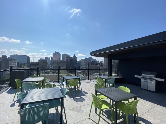 Building Photo - 625 Milton