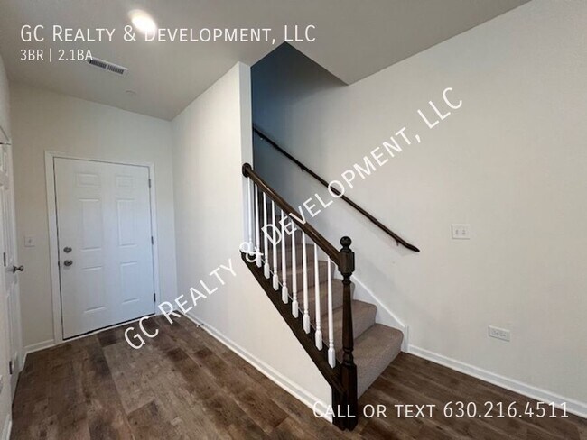 Foto del edificio - ***3 BDRM / 2.5 BTH / BALCONY / SS APPL IN...