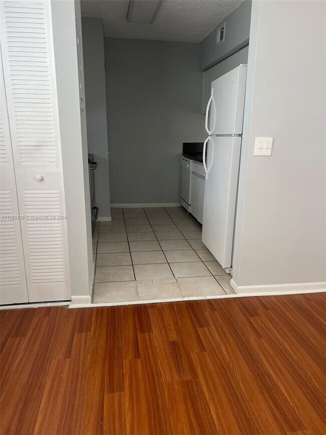 Foto del edificio - 8713 SW 5th St