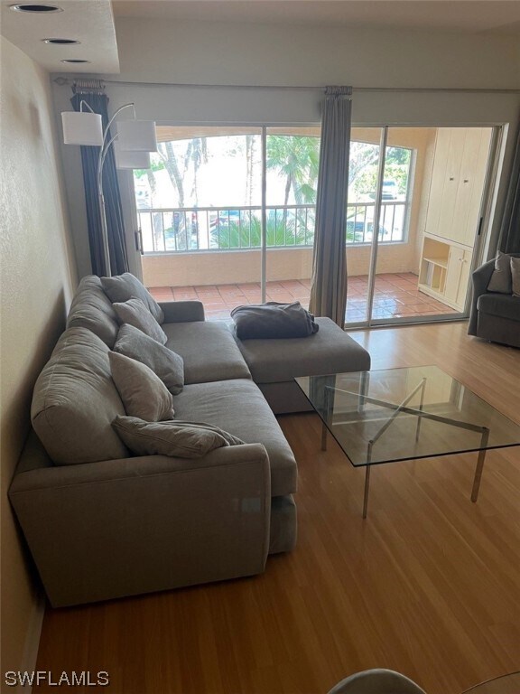 Foto del edificio - 1018 Woodshire Ln