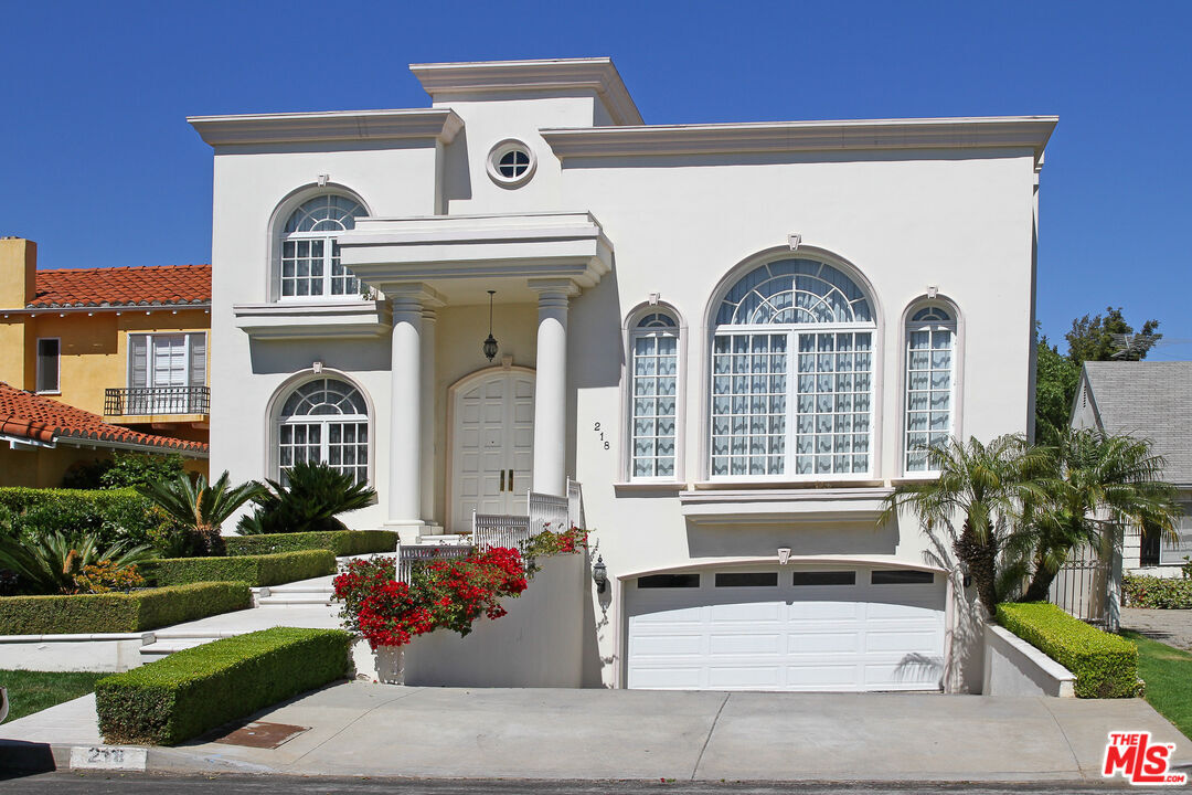 Primary Photo - 218 S Medio Dr