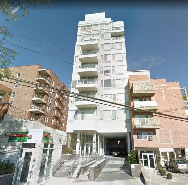 Building Photo - 42-05 Parsons Blvd