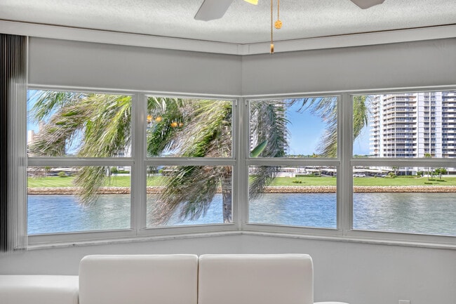 Building Photo - 28 Yacht Club Dr
