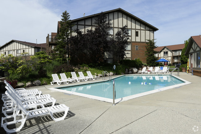 Sutton Club Apartments & Fitness Club - 1480 Hidden Valley Dr SE Kentwood,  MI 