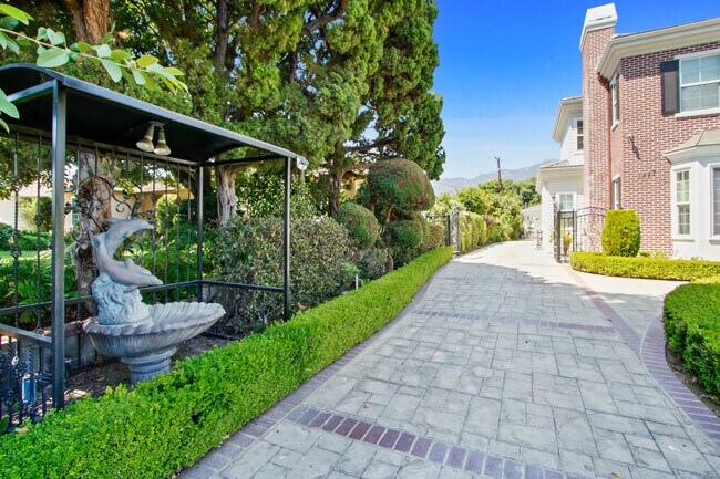 Building Photo - 1117 Encanto Dr