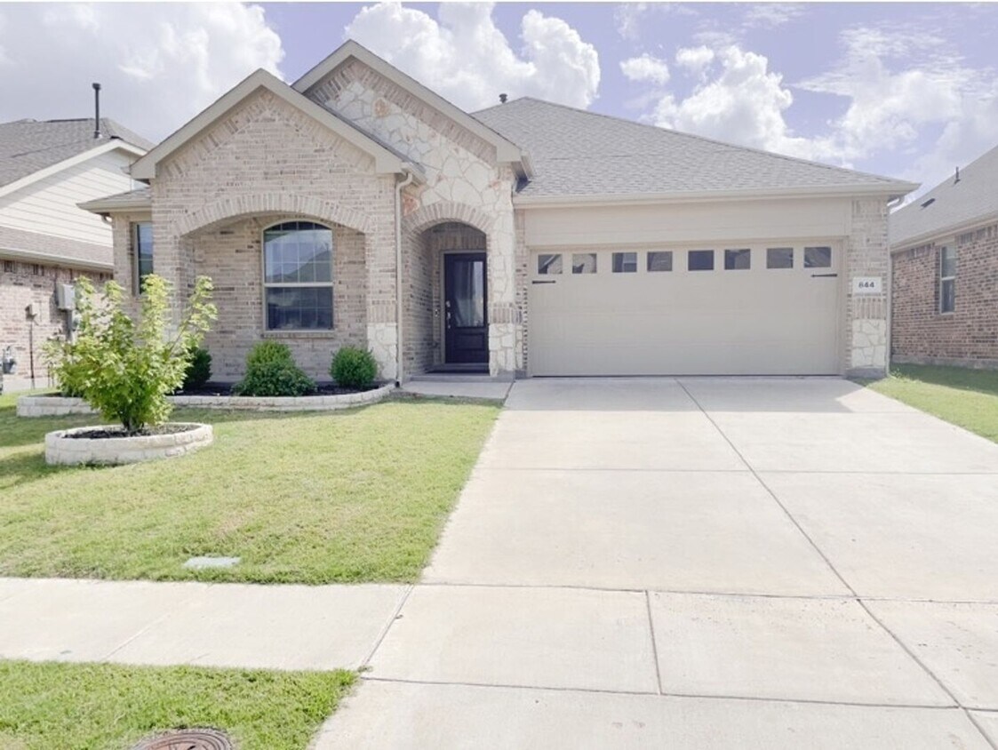 Foto principal - 844 Lauren Grove Ln