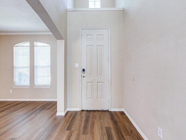 Foto del edificio - 3808 Oakhurst Ln