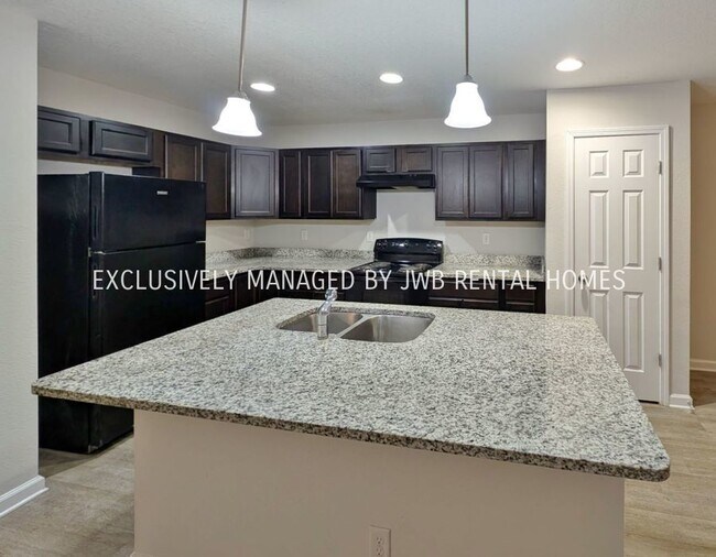 Building Photo - 2045 3rd St