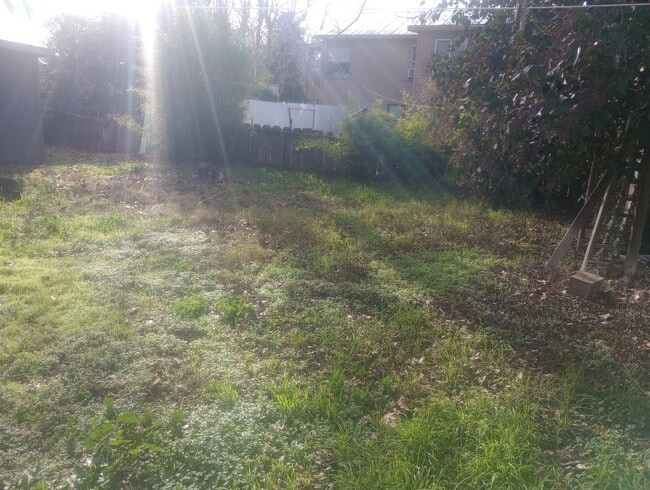 Comes with fence huge yard - 11638 Andrews St