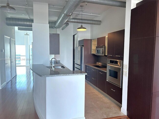 Building Photo - 3029 NE 188th St
