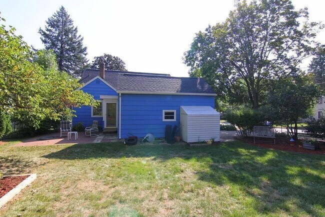 Foto del edificio - Now Leasing! Charming Home in One of Madis...