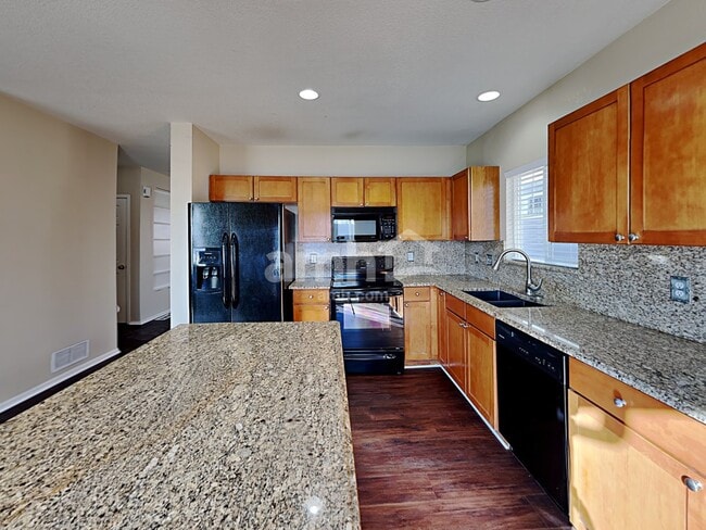 Building Photo - 10936 E 112th Pl