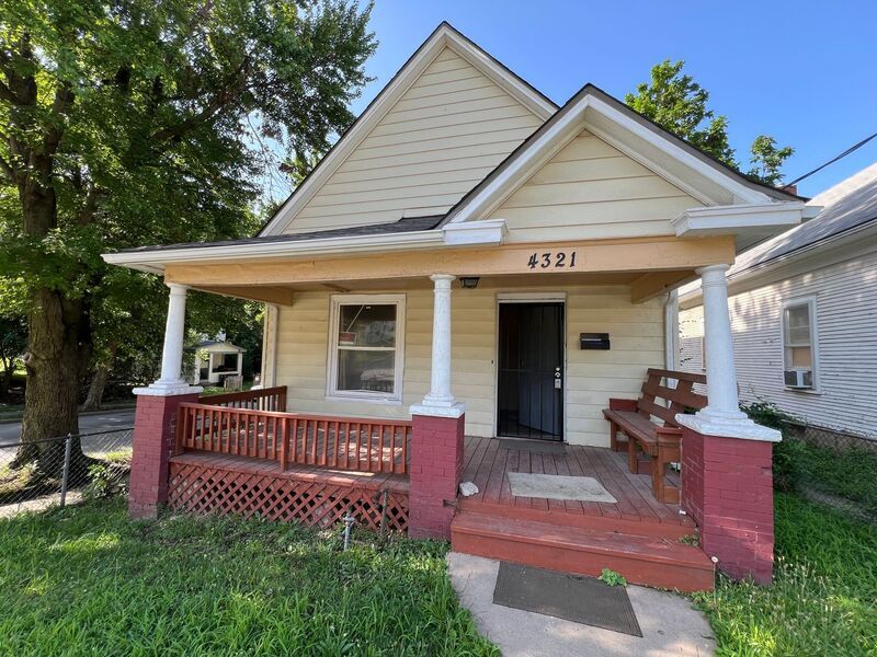 Primary Photo - 4321 E 7th St