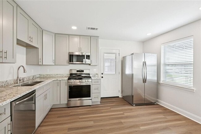 Building Photo - 211 Newman Ave