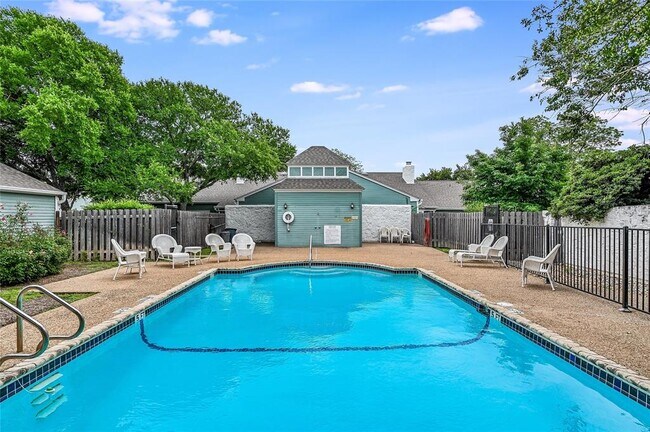 Building Photo - 415 Towne Park Trail