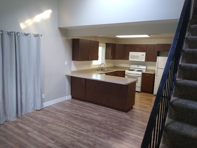 Building Photo - 104 S 400 E