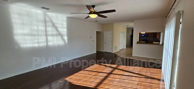 Foto del edificio - 2890 Spring Breeze Way