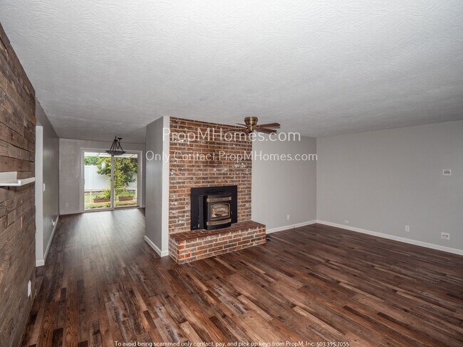 Foto del edificio - Charming Three Bedroom Ranch In Oak Grove ...