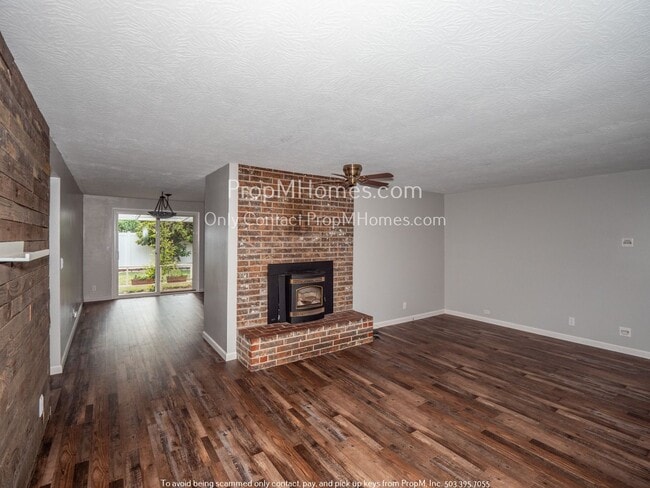 Building Photo - Charming Three Bedroom Ranch In Oak Grove w/ Lawn Care Included!