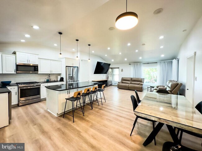 Foto del edificio - 9523 Northeast Ave
