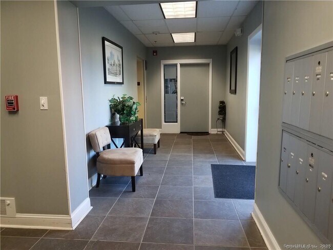 Building Photo - 19 Isaacs St