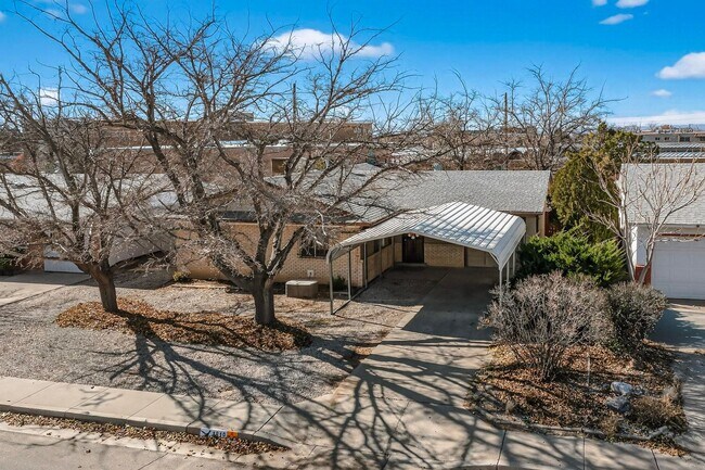 Foto del edificio - 3 Bedroom, 1.5 Bathroom Home! Ready to see the property in person? Call us at (505) 831-8700 to s...