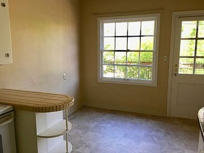 Building Photo - 6521TOR