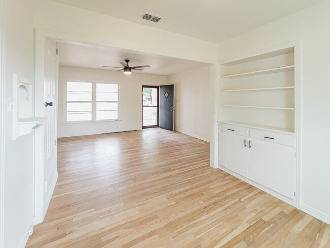 Building Photo - 2509 39th St