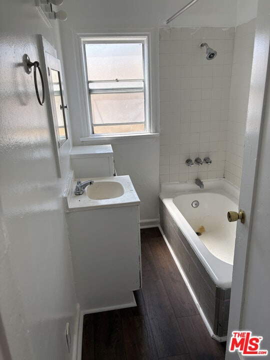 Foto del edificio - 1050 W 60th Pl