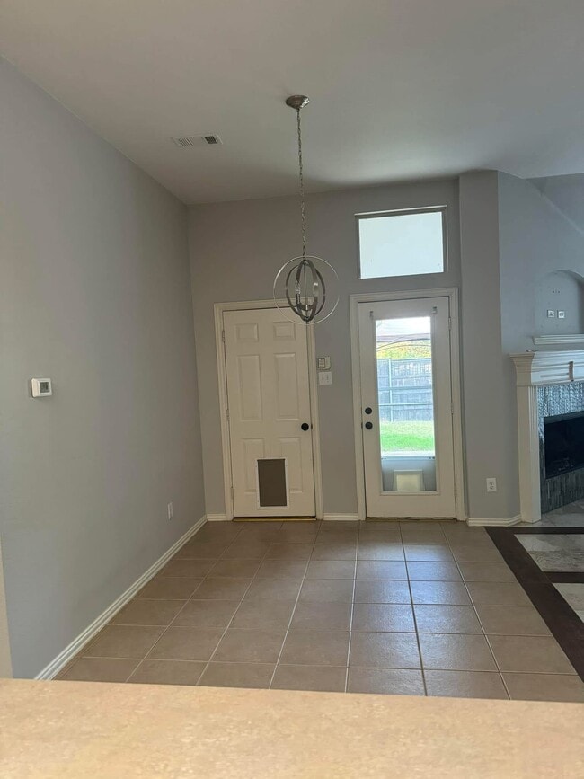 Foto del edificio - 1398 Forest Oaks Ct