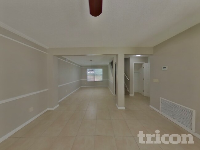 Building Photo - 12739 Serenade Cir N