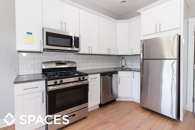 Foto del edificio - 2119 W Chicago Ave