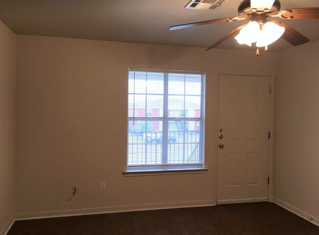 Foto del edificio - 408 Brittney Way