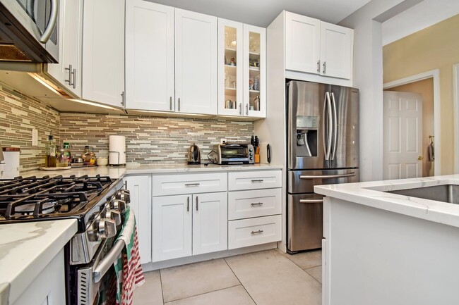 Building Photo - 314 Midland Ct