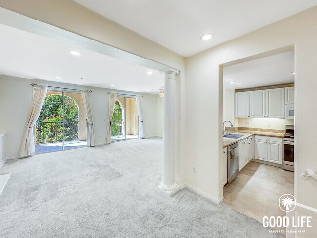 Foto del edificio - OC: Spacious 2BD/2.5BA Condo in Irvine with Resort-Style Amenities, Private Balcony & In-Unit Lau...