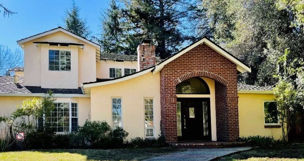 Primary Photo - 24 Coronado Ave