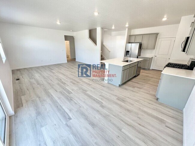 Foto del edificio - 778 N Clubview St