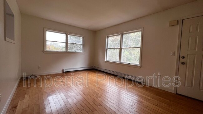 Building Photo - 945 Salmon Falls Rd