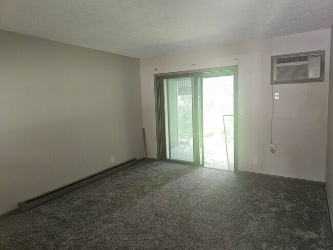 Foto del edificio - 5030 East Riverside Boulevard