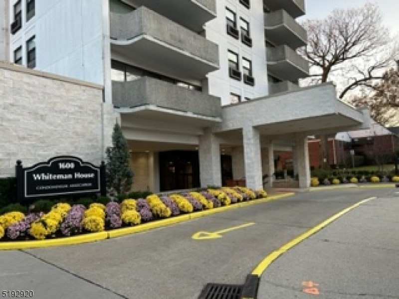 Primary Photo - 1600 Center Ave
